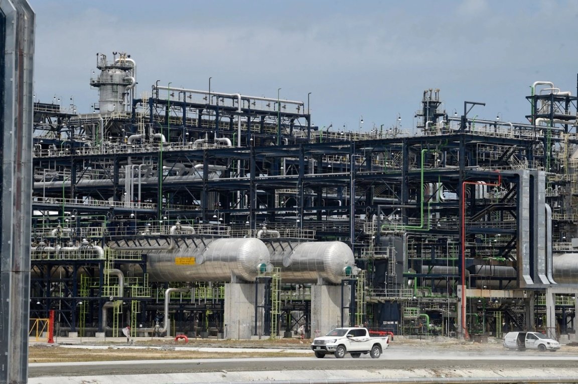 DANGOTE REFINANCIA SU MEGAPROYECTO PETROLERO CON UN PRÉSTAMO DE 4.000 MILLONES DE DÓLARES