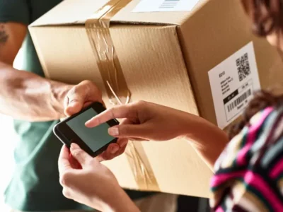 El valor de los paquetes pequeños enviados desde China al Reino Unido alcanza los 3.000 millones de libras.