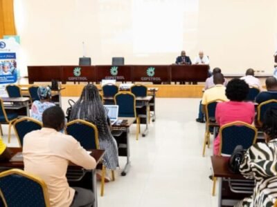 Vida Seguros impulsa su «Seguro de Estudios» en un encuentro con empleados de Gepetrol