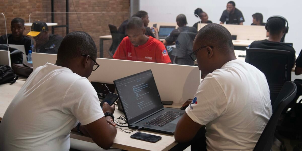 «Hacklab» Conectando mentes y oportunidades: la innovación franco-ecuatoguineana