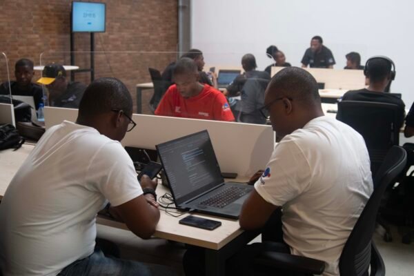 «Hacklab» Conectando mentes y oportunidades: la innovación franco-ecuatoguineana