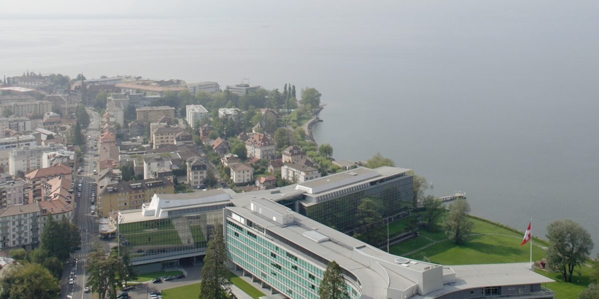 Nestlé acelera su reestructuración y pone en venta su negocio global de aguas minerales