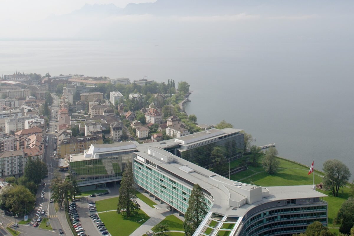 Nestlé acelera su reestructuración y pone en venta su negocio global de aguas minerales