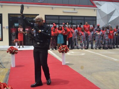 Inauguración del nuevo surtidor TRADEX en Hassan 2 Malabo Guinea Ecuatorial