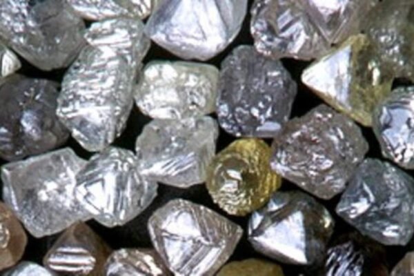 Oro y diamantes impulsan los ingresos mineros de la República Centroafricana, pero el país sigue rezagado en la CEMAC