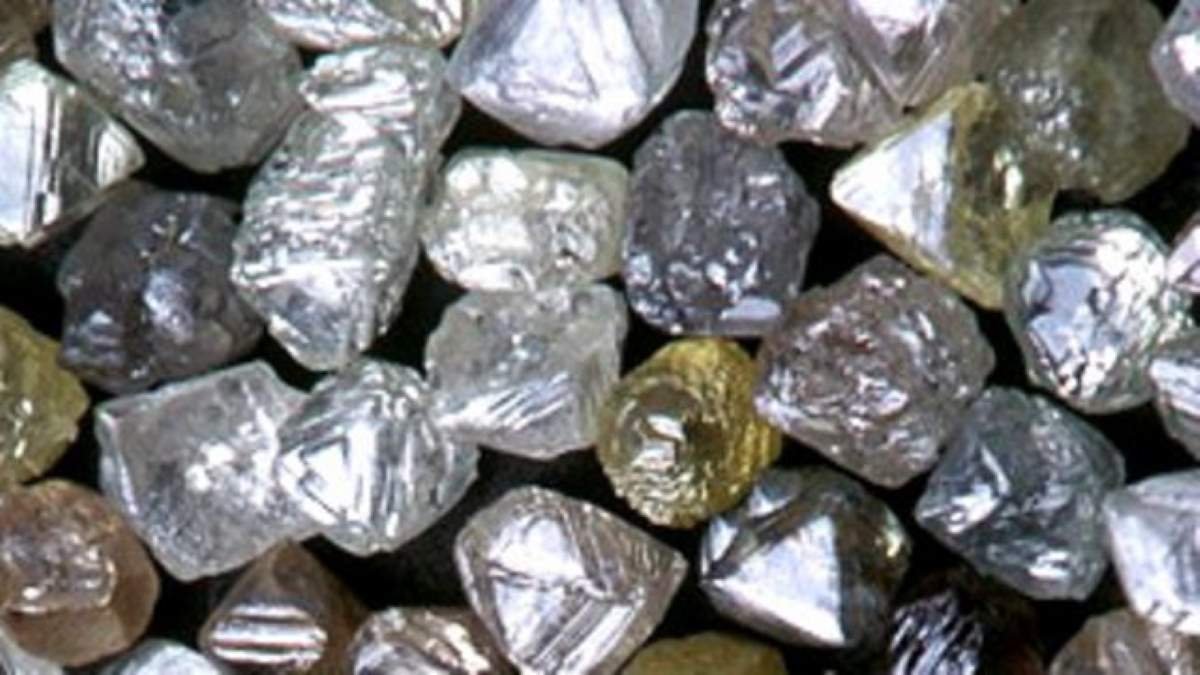 Oro y diamantes impulsan los ingresos mineros de la República Centroafricana, pero el país sigue rezagado en la CEMAC